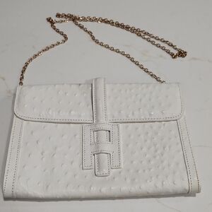 Vera Pelle White Textured Clutch with Gold Chain